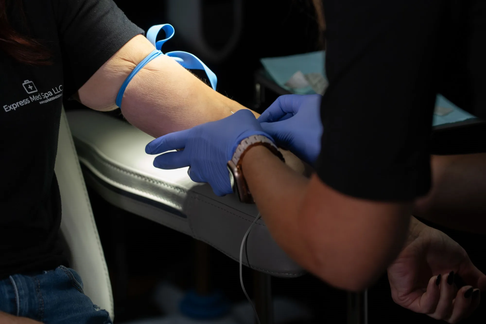 Body contouring treatments supported by IV therapy at Express Med Spa